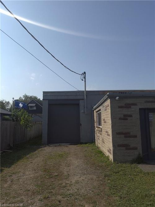 8 Munch Ave, Cambridge, ON, N1R1A2 | Card Image