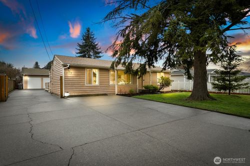 16137 120th Ave Se, Renton, WA, 98058-5379 | Card Image