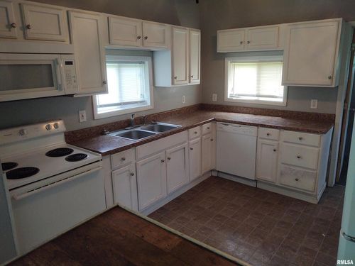 926 10th Ave, Rock Island, IL, 61201-2320 | Card Image