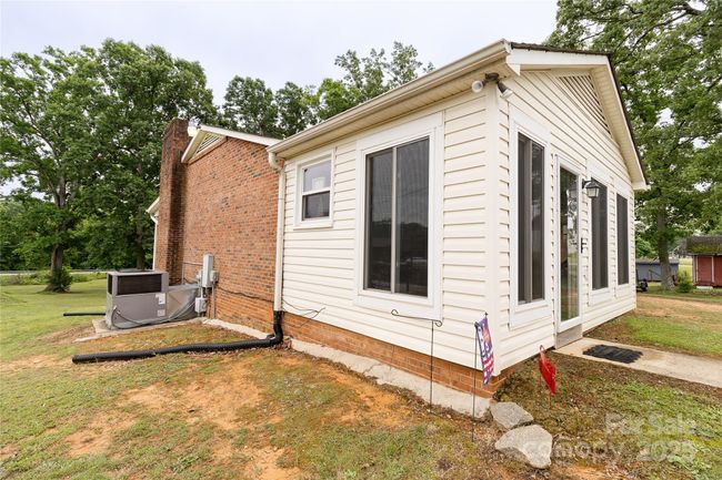 1352 W Cherokee St, House other with 3 bedrooms, 3 bathrooms and null parking in Blacksburg SC | Image 36
