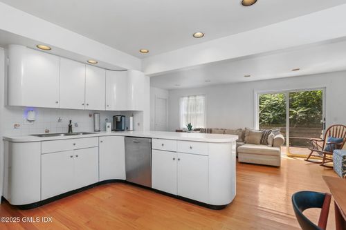 11 Mead Ave, Cos Cob, CT, 06807-2770 | Card Image