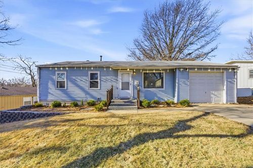 9220 Mckinley St, Kansas City, MO, 64138-4636 | Card Image
