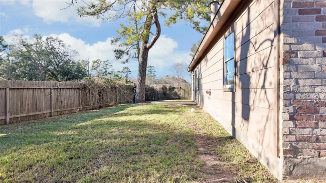 Side yard | Image 37