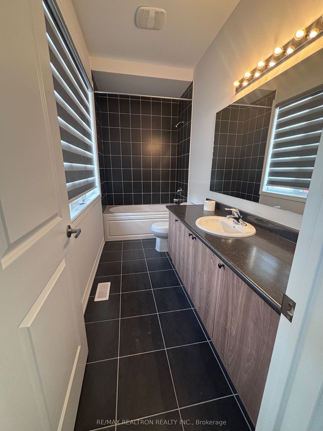 1 Rail Trail Crt, House other with 5 bedrooms, 4 bathrooms and 2 parking in Sutton West ON | Image 6