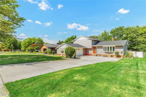 13988 Bennington Blvd, Middleburg Heights, OH, 44130-7007 | Card Image
