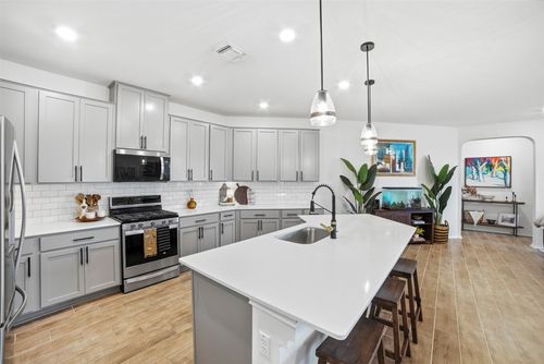 517 Lady Swiss Ln, Hutto, TX, 78634-5777 | Card Image