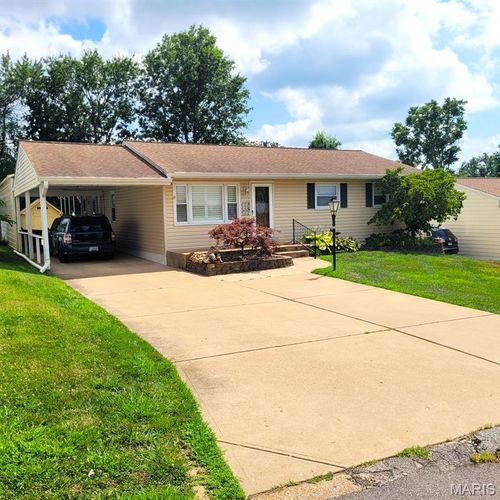 11128 Pine Forest Dr, Saint Louis, MO, 63126-3428 | Card Image