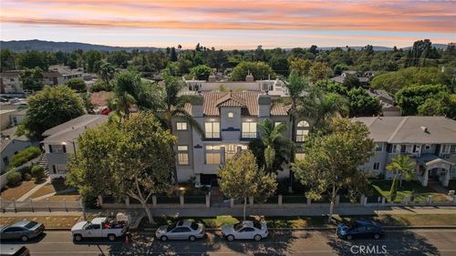 h-5635 Woodman Ave, Van Nuys, CA, 91401 | Card Image