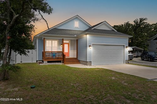 215 Ne 51st St, Oak Island, NC, 28465-5120 | Card Image