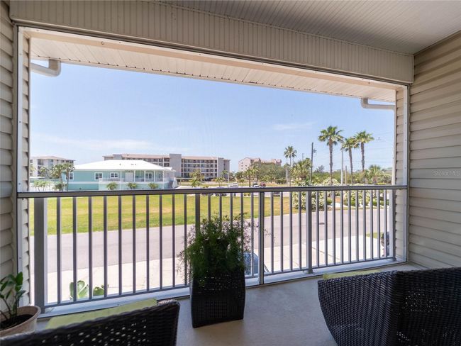 Front Balcony. | Image 11