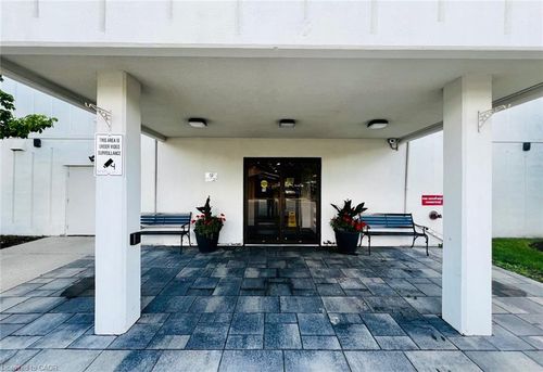 301-135 Base Line Rd W, London, ON, N6J4W4 | Card Image