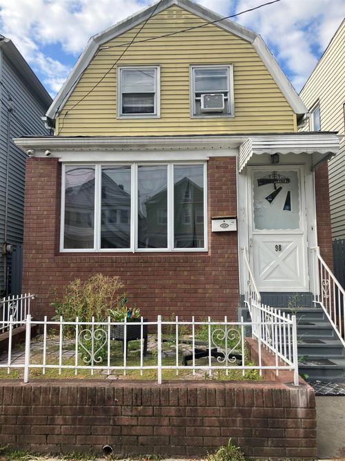 98 W 27th St, Bayonne, NJ, 07002-2717 | Card Image