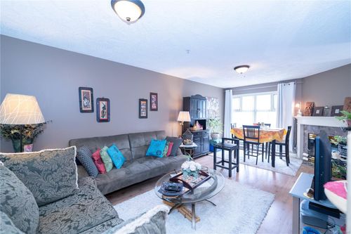 307-2527 Quadra St, Victoria, BC, V8T4E1 | Card Image