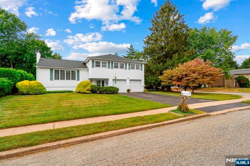 5 Joyce Dr, Succasunna, NJ, 07876-1839 | Card Image