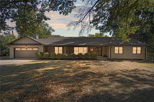 10315 High Dr, Leawood, KS, 66206-2623 | Card Image