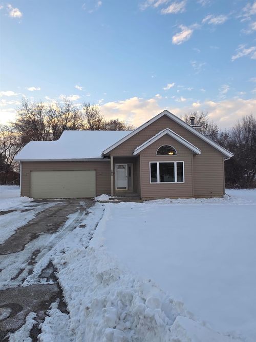 205 Gables Dr Sw, Poplar Grove, IL, 61065-8761 | Card Image