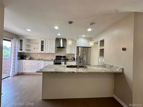 410 Willow Grove Ln, Rochester Hills, MI, 48307-2559 | Card Image