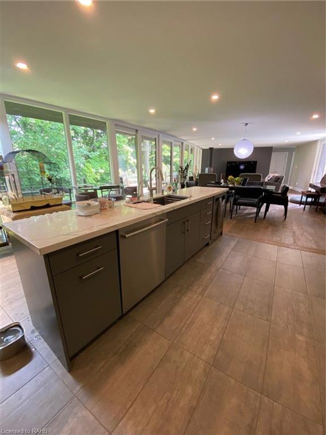 38 Oak Ave, House other with 3 bedrooms, 2 bathrooms and 5 parking in Dundas ON | Image 15