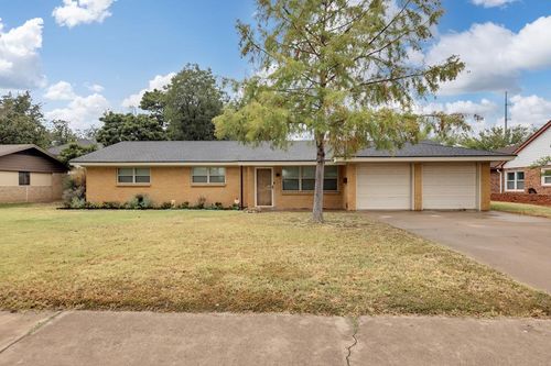 1805 N D St, Midland, TX, 79705-8742 | Card Image