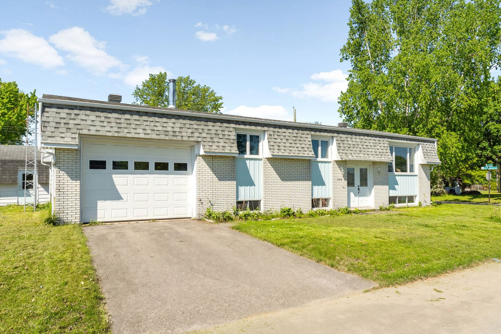 Residential in Saint-Léonard-d'Aston 5