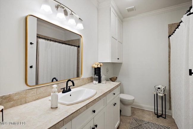 guest bath | Image 21