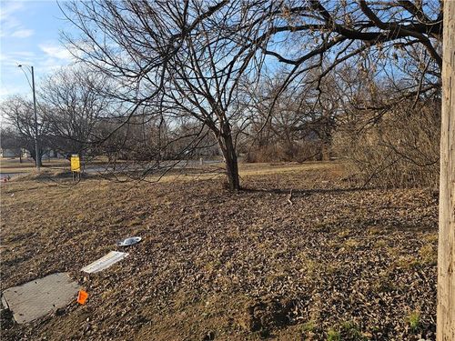 6684 W 151st St, Overland Park, KS, 66223-2518 | Card Image