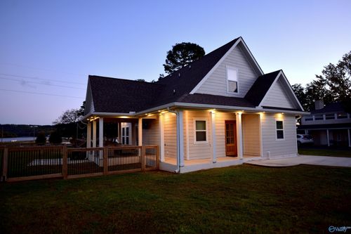 2401 Cowen Cir, Guntersville, AL, 35976-2221 | Card Image