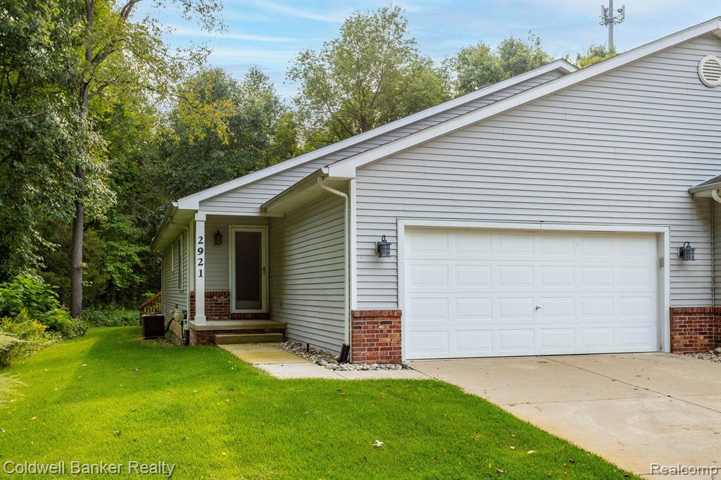 Gabriel Dr, Commerce Township, MI 48382