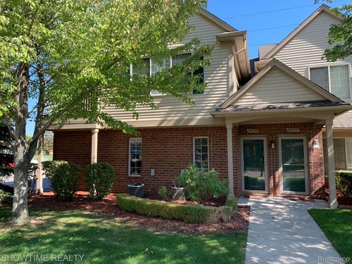 45556 Hidden View Ct, Utica, MI, 48315-5921 | Card Image