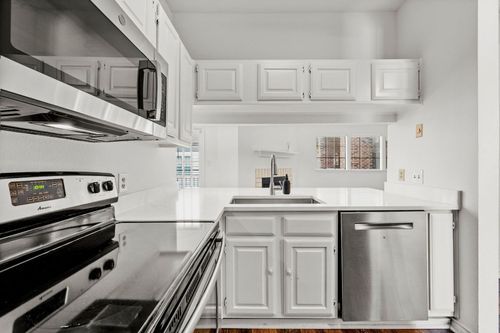 a313-3001 Cedar St, Austin, TX, 78705-2947 | Card Image