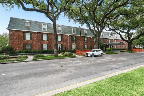220-3201 Saint Charles Ave, New Orleans, LA, 70115-4504 | Card Image