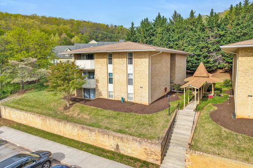 1e-5260 Crossbow Cir, Roanoke, VA, 24018-9208 | Card Image