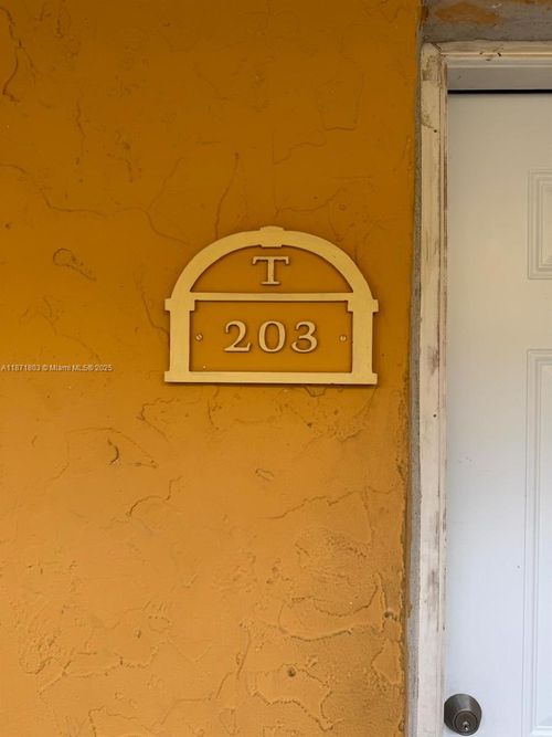 apt-t203-17901 Nw 68th Ave, Hialeah, FL, 33015-3935 | Card Image