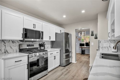 2725 Sungold Dr, Las Vegas, NV, 89134-8896 | Card Image