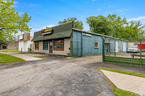27618 Warren Rd, Westland, MI, 48185-2655 | Card Image