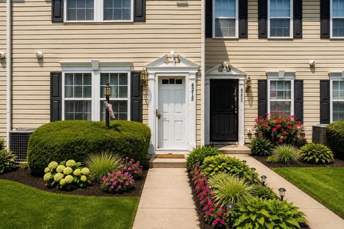 14-4215 Bowman Meadow Dr, Canal Winchester, OH, 43110-7843 | Card Image