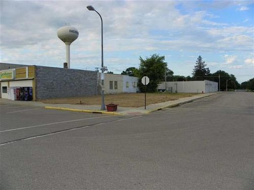 100 N Main St, Sherburn, MN, 56171-1104 | Card Image