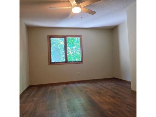 28957 Linden Avenue, Lindstrom, MN, 55045 | Card Image
