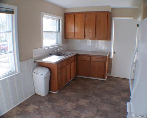 1647 Banbury St, Birmingham, MI, 48009-7160 | Card Image