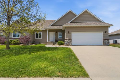 2705 44th St, Marion, IA, 52302-9803 | Card Image