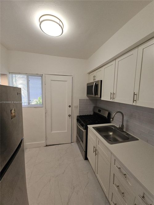 apt-6-7435 Byron Ave, Miami Beach, FL, 33141-2681 | Card Image