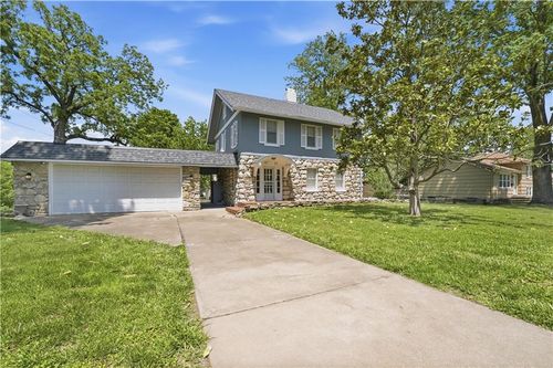 9502 Linwood Blvd, Independence, MO, 64052-1034 | Card Image