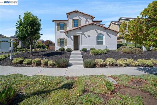 4003 Summit Dr, Tracy, CA, 95377-8394 | Card Image
