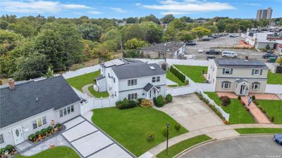 16 Horseshoe Lane, House other with 5 bedrooms, 3 bathrooms and null parking in Levittown NY | Image 2