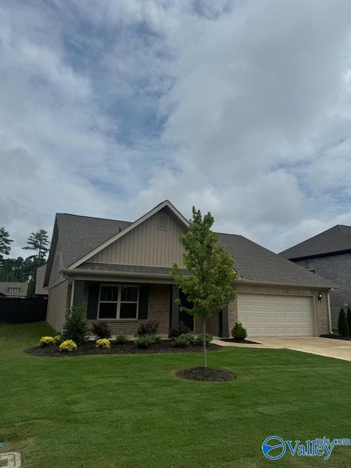 121 Barlow Way, Owens Cross Roads, AL, 35763-5408 | Card Image