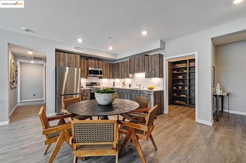 apt-305-2400 Adeline St, Oakland, CA, 94607-2480 | Card Image