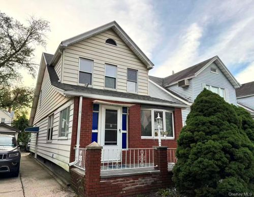 9130 71st Rd, Forest Hills, NY, 11375-6711 | Card Image