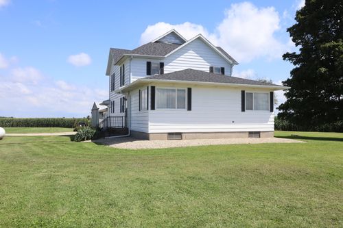 132 Indian Head Rd, Walnut, IL, 61376-9602 | Card Image