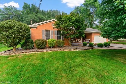 7617 Locust Ln, Poland, OH, 44514-2504 | Card Image