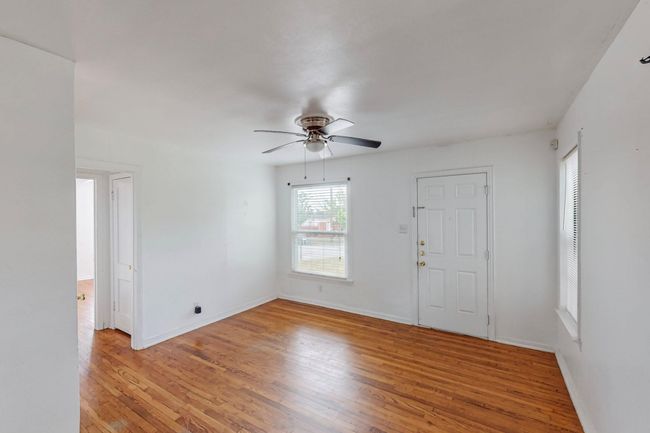 Wood Floors; Ceiling fan, Bright light windows | Image 5